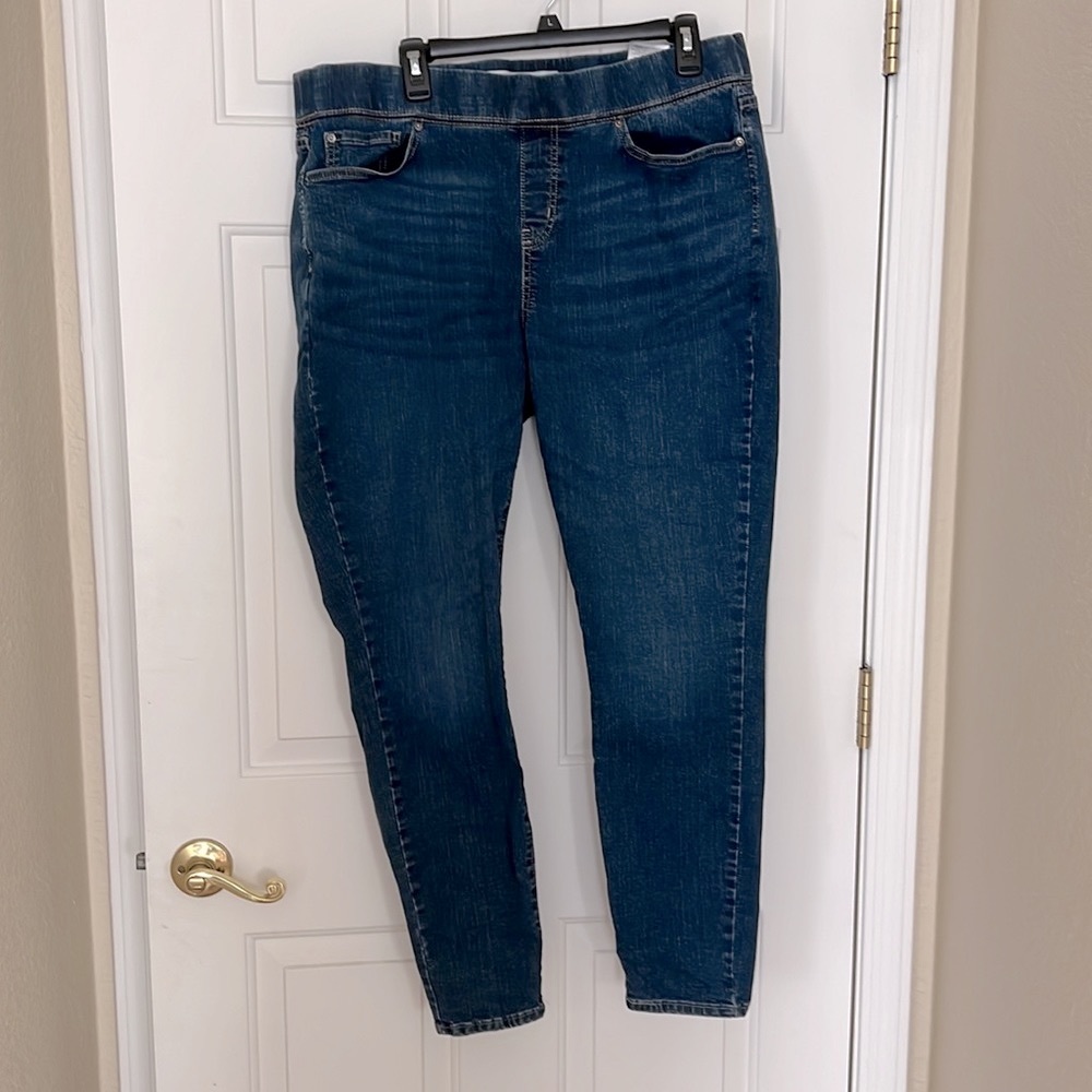 Levi signature Skinny Pull on Jeans EUC 18L